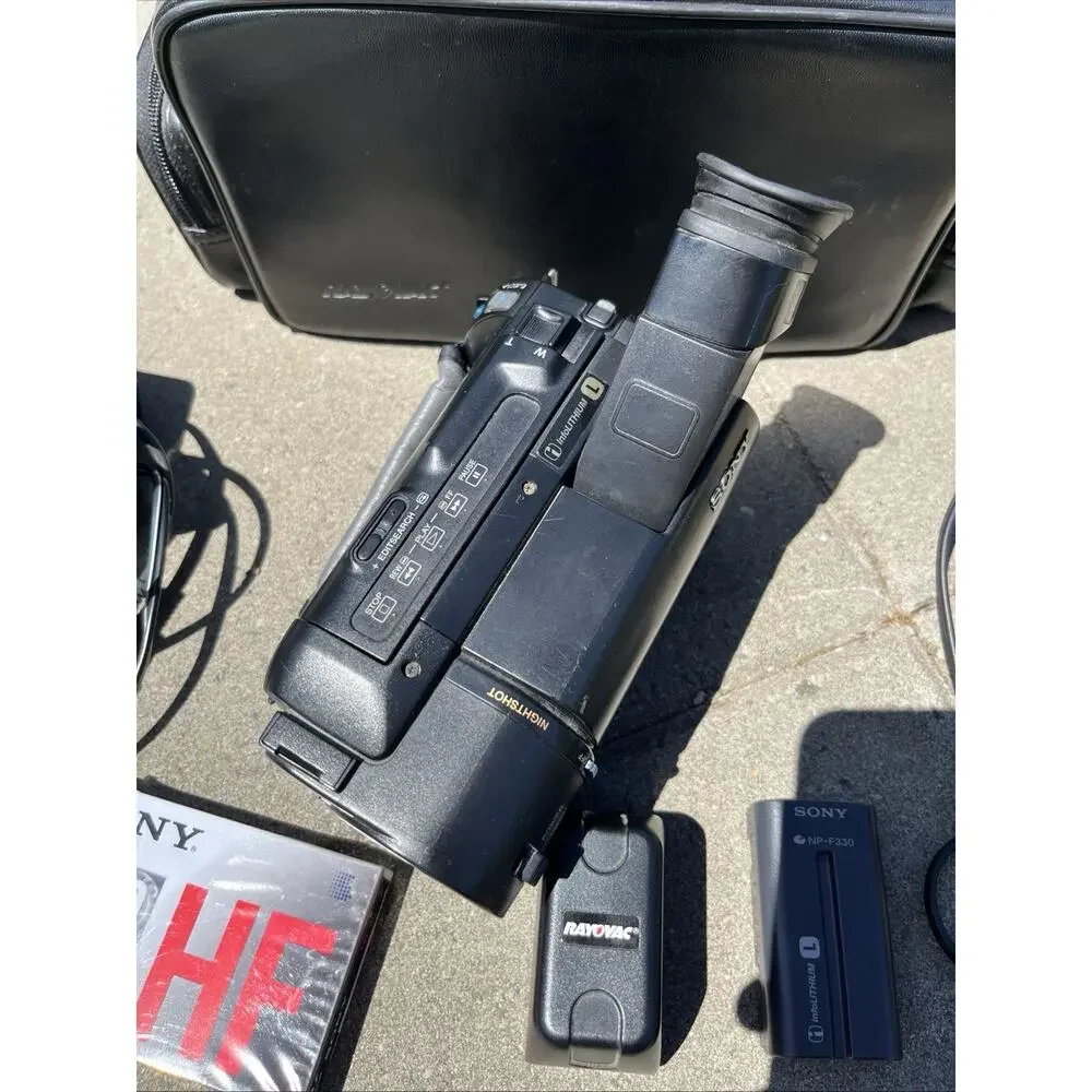 Sony Handycam CCD-TR416 Hi-8 Analog Video Camcorder Camera Bundle